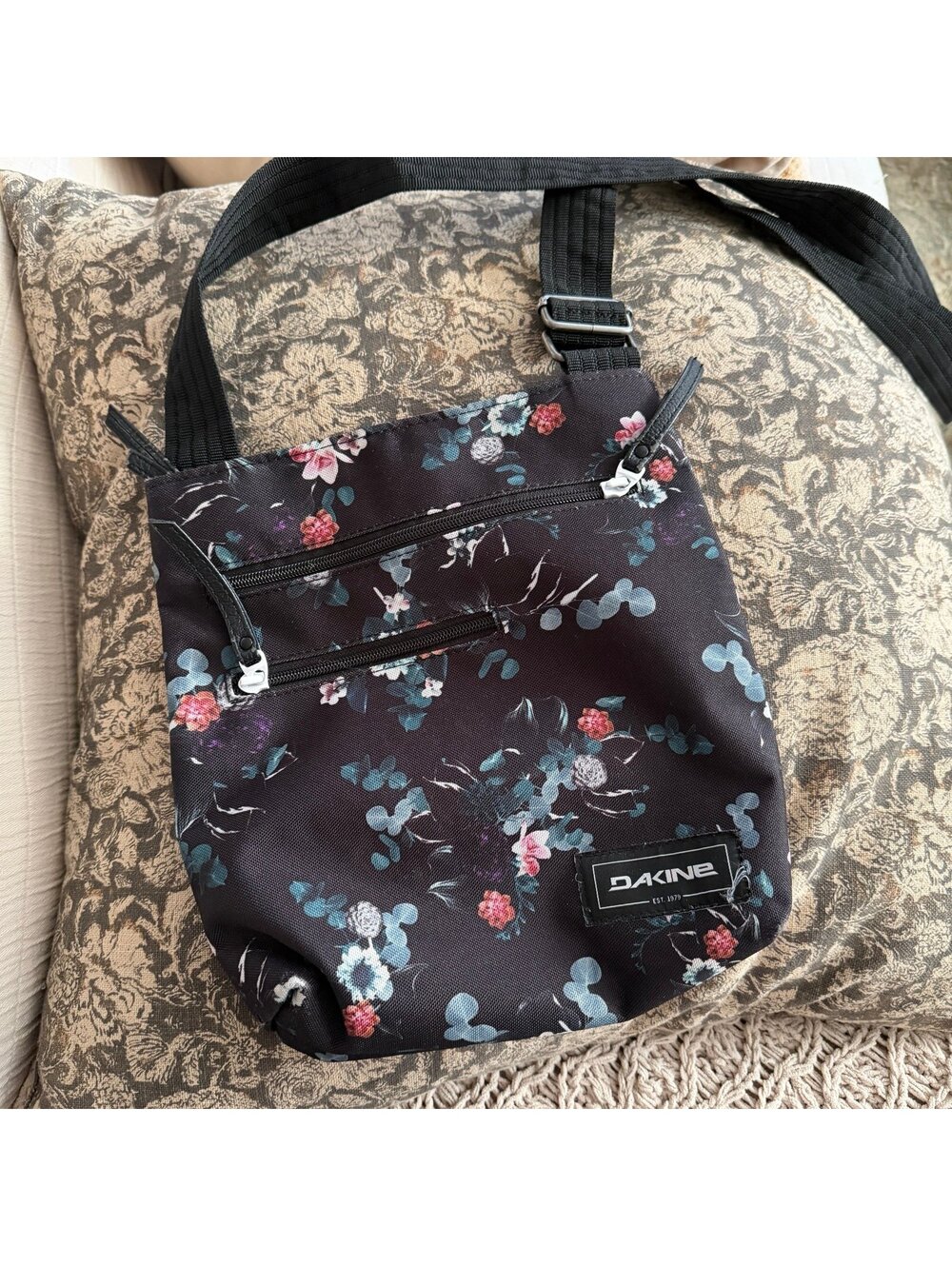 Dakine mini small crossbody purse bag floral and black print